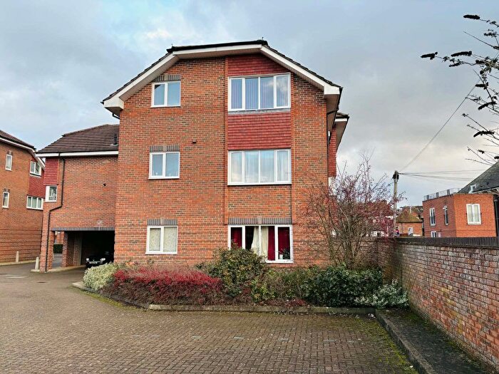 2 Bedroom Flat For Sale In Fisher House, Oddfellows Road, Newbury, RG14