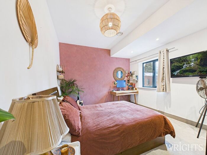 2 Bedroom Flat For Sale In Groom Place, Welwyn Garden City, AL7