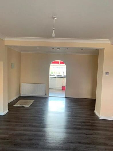 2 Bedroom Flat To Rent In Halbutt Gardens, Dagenham, RM9