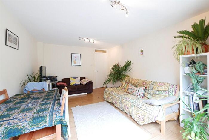 4 Bedroom Terraced House To Rent In Northwold Road, Clapton, E5