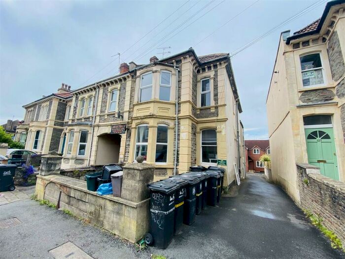 3 Bedroom Flat To Rent In **Student Property** North Road, St Andrews, Bristol, BS6