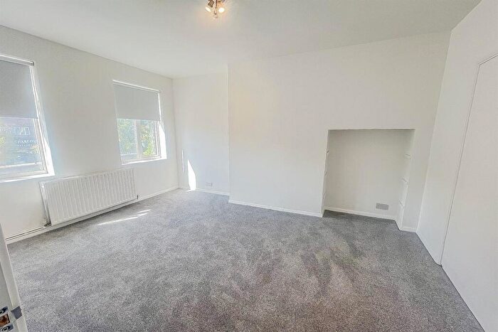 4 Bedroom Flat To Rent In Varley Parade, Colindale, NW9