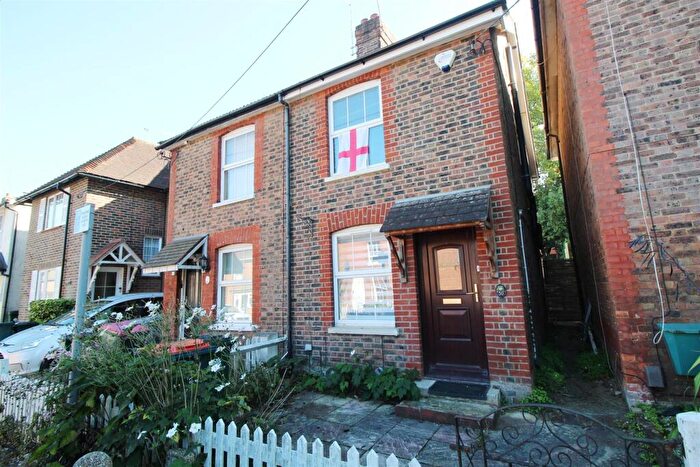 2 Bedroom House To Rent In West Street, Crawley, RH11