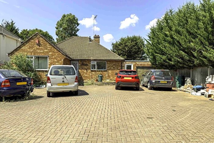 3 Bedroom Bungalow For Sale In Wraysbury, Berkshire, TW19