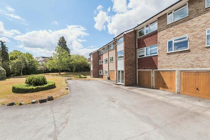 2 Bedroom Flat To Rent In Hillbrow Court, Hillbrow Road, KT10