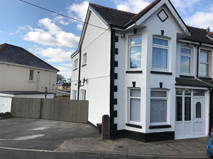 3 Bedroom Semi-Detached House To Rent In Ammanford Road, Llandybie, Ammanford, SA18