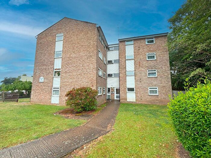 1 Bedroom Flat To Rent In Holdbrook Way, Harold Wood, RM3