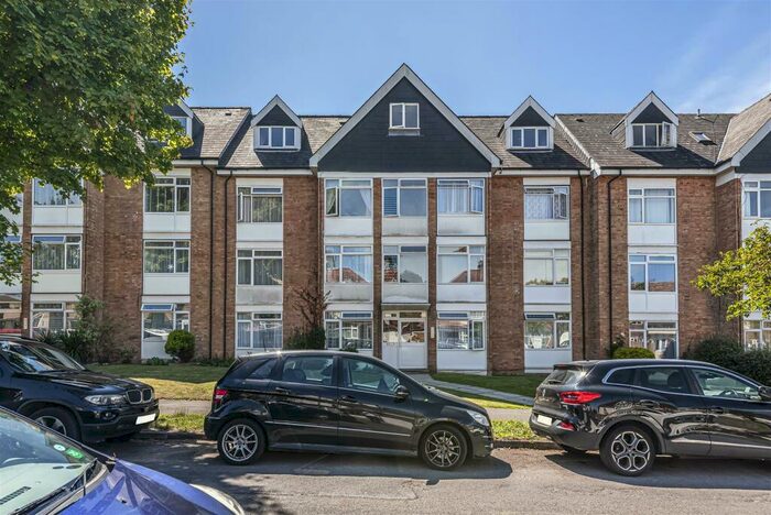 2 Bedroom Flat To Rent In Lavender Avenue, Worcester Park, KT4