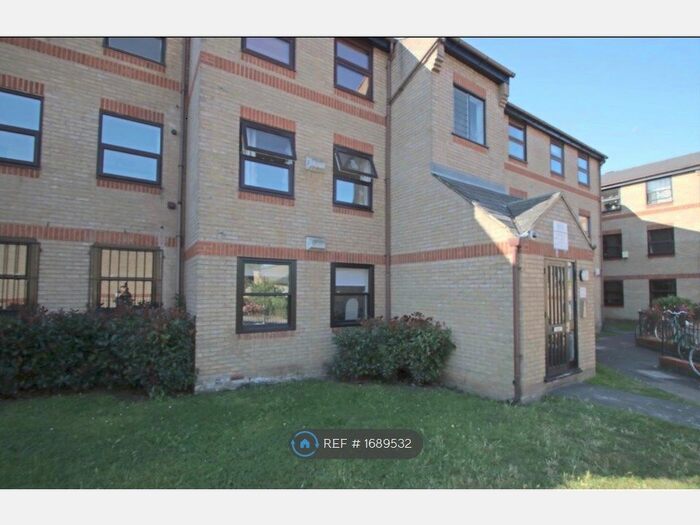 1 Bedroom Flat To Rent In Edmeston Close, London, E9