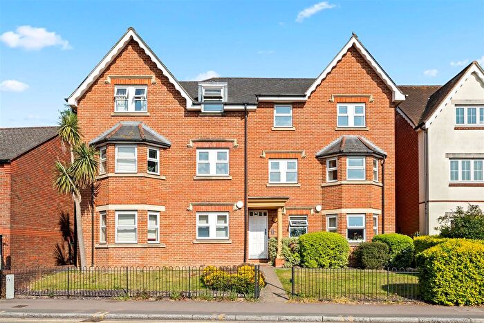 2 Bedroom Flat For Sale In Stoke Road, Guildford, GU1