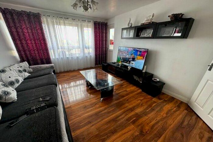 1 Bedroom Flat To Rent In Curzon Crescent, Barking, IG11