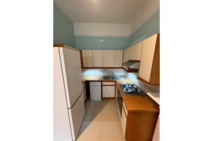 1 Bedroom Studio To Rent In Lambert Road, Brixton Hill, London, SW2