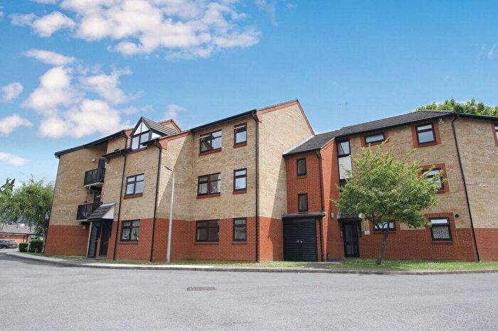 2 Bedroom Apartment To Rent In Northumberland Court, Duke Street, Banbury, Oxon, OX16