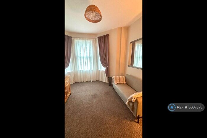 1 Bedroom Flat To Rent In Upper Newtownards Road, Belfast, BT4