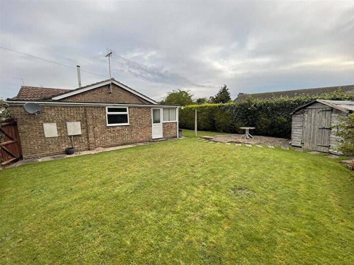 2 Bedroom Detached Bungalow For Sale In Glen Avenue, Pinchbeck, PE11