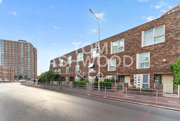 3 Bedroom Terraced House For Sale In Wood Lane, Dagenham, RM8