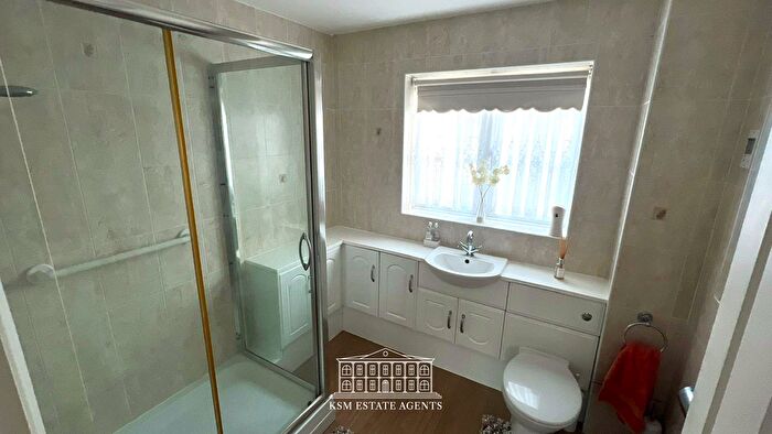 2 Bedroom Bungalow For Sale In Cherrydown, Grays, RM16