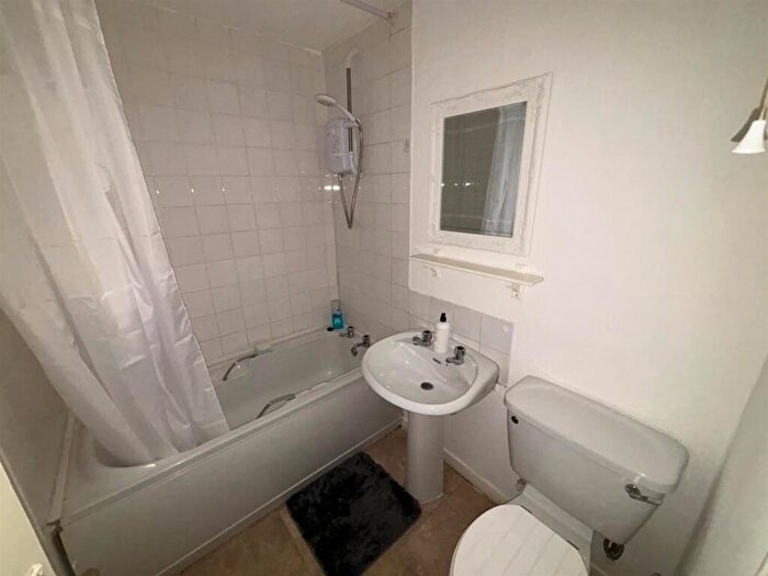 1 Bedroom Flat To Rent In Barclay Road, Motherwell, ML1