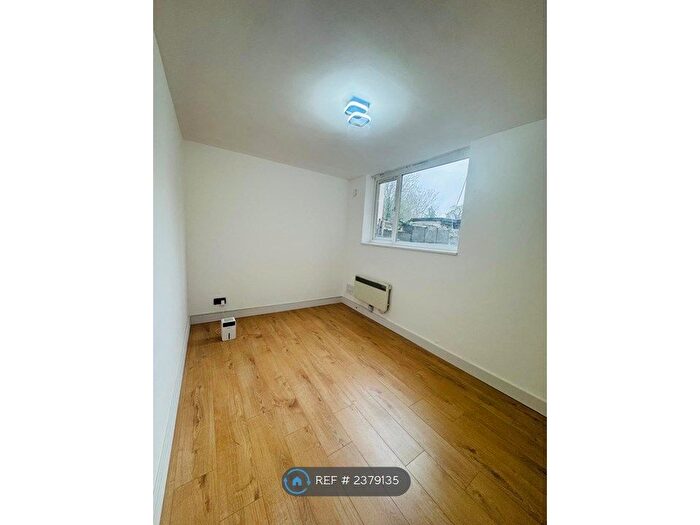 2 Bedroom Flat To Rent In Bellmore Court, Croydon, CR0