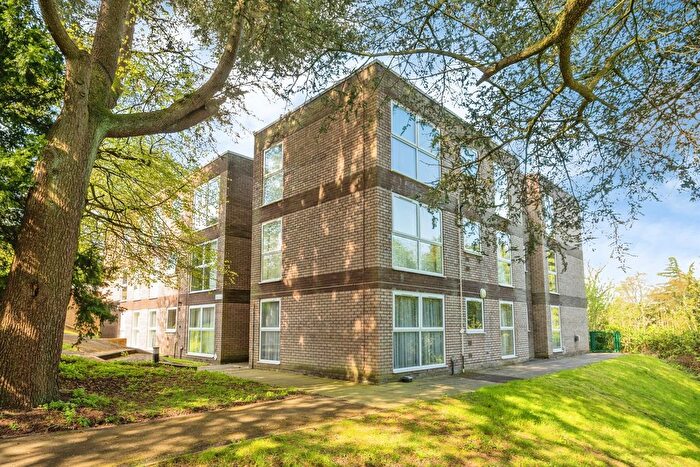 2 Bedroom Flat For Sale In Seymour Close, Selly Park, Birmingham, B29