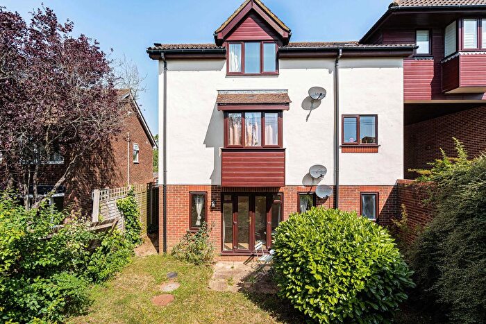 1 Bedroom Flat For Sale In Weydon Lane, Farnham, Surrey, GU9