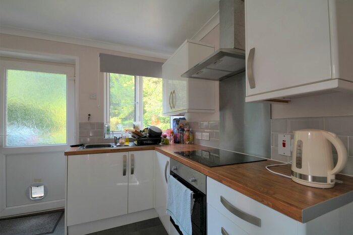 3 Bedroom Detached House To Rent In Undercliff Drive, St Lawrence, PO38