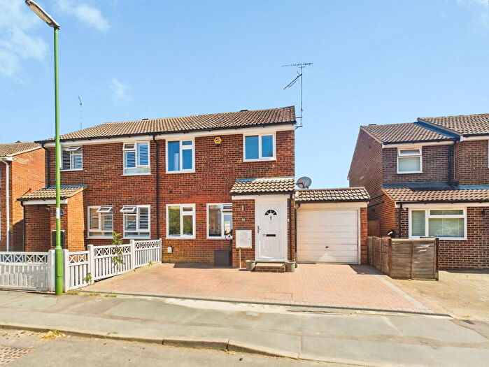 3 Bedroom Semi Detached House For Sale In Yarrow Close, Horsham, RH12