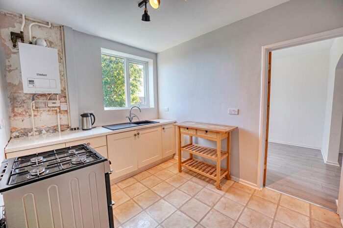 3 Bedroom Semi-Detached House For Sale In Knoll Rise, Dunston, NE11