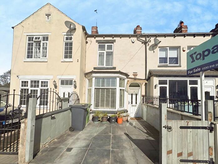 2 Bedroom Terraced House For Sale In Field Terrace, Leeds, LS15