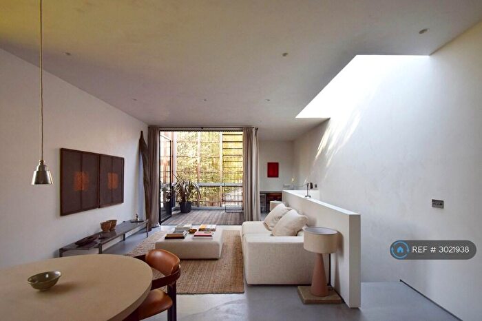 2 Bedroom Semi-Detached House To Rent In Peckham Road, London, SE5