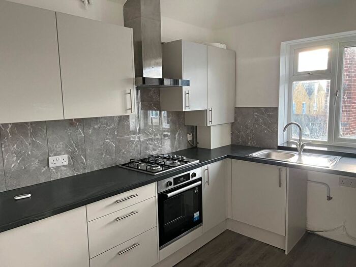 5 Bedroom Flat To Rent In North Street, Rochford, SS4