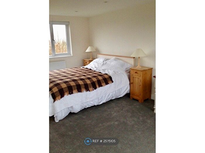 Studio To Rent In Cambrian Close, London, SE27