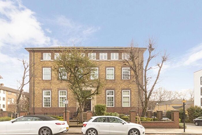 2 Bedroom Flat To Rent In Greenview Close, London, W3