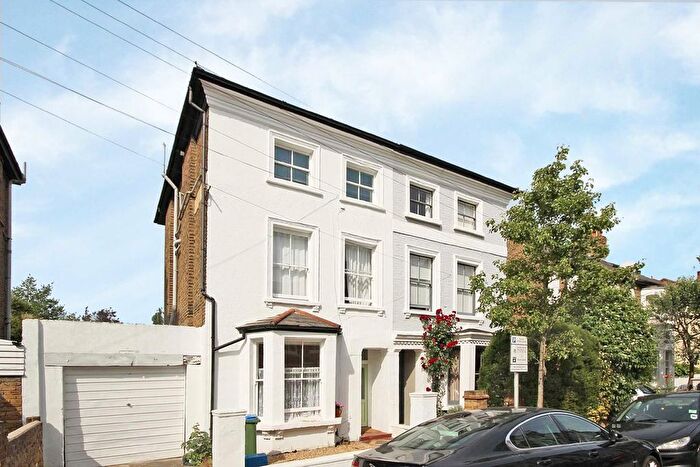 2 Bedroom Flat To Rent In Jocelyn Road, Richmond, TW9