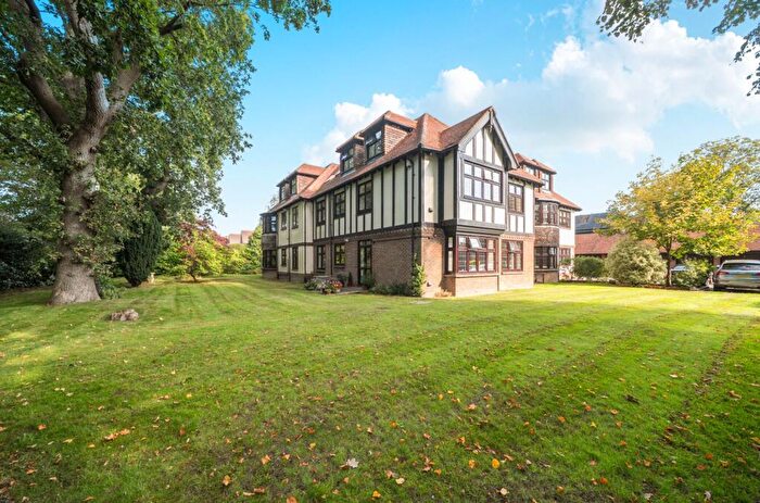 2 Bedroom Flat For Sale In The Avenue, Garden House The Avenue, PO19