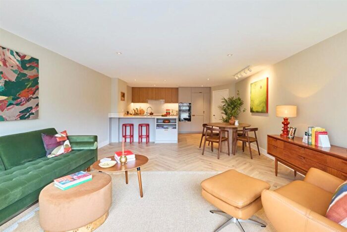 2 Bedroom Flat To Rent In Hills Road, Cambridge, CB2