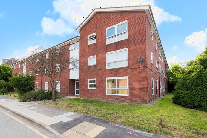 Studio To Rent In Greenwood Close, Sidcup, Kent, DA15