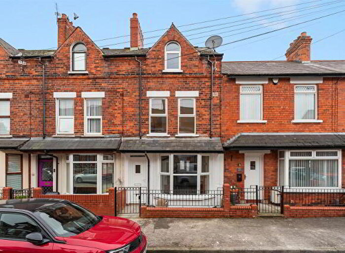 4 Bedroom Mid Terraced House For Sale In Woodcot Avenue, Belfast, BT5
