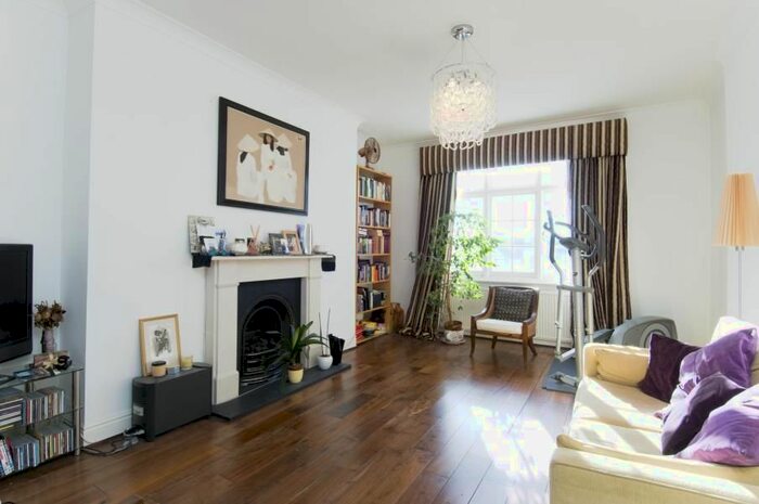 2 Bedroom Flat To Rent In Maida Vale, London, W9