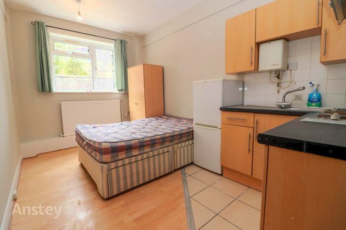 1 Bedroom Flat To Rent In Cobden Avenue, Southampton, SO18