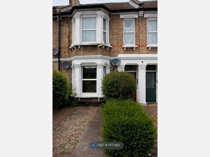 1 Bedroom Flat To Rent In Birkbeck Road, Beckenham, BR3