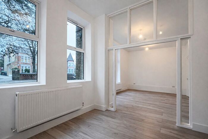 1 Bedroom Flat To Rent In Hamilton Road, Ealing, W5