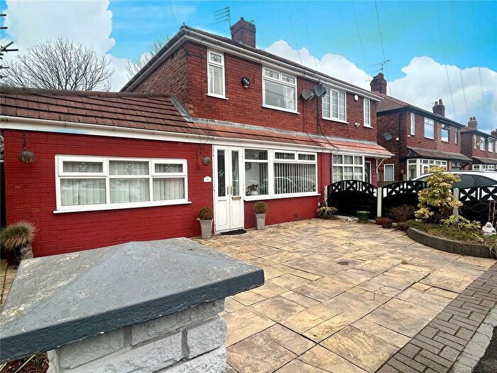 4 Bedroom Semi-Detached House For Sale In Edgeware Road, Chadderton, Oldham, Greater Manchester, OL9