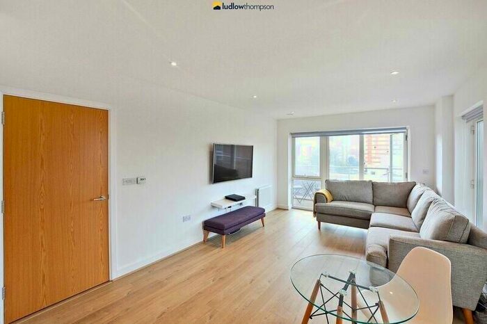 2 Bedroom Flat To Rent In St. Clements Avenue, London, E3