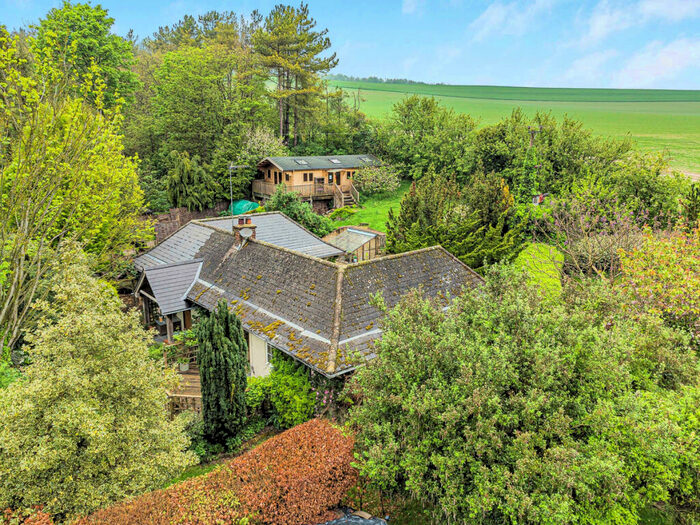 4 Bedroom Detached House For Sale In Keepers Cottage, Aston Upthorpe, OX11