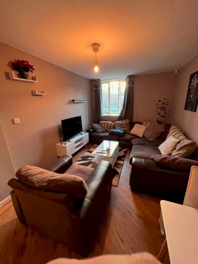 2 Bedroom Property To Rent In Buslingthorpe Lane, Leeds, LS7