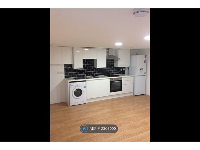 Studio To Rent In Crescent West, Hadley Wood, EN4