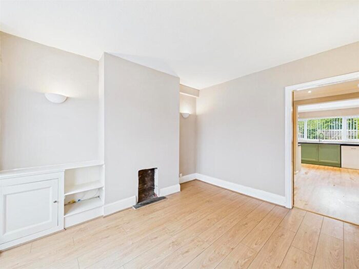 3 Bedroom Semi-Detached House To Rent In , Summerfield Road Solihull, B92