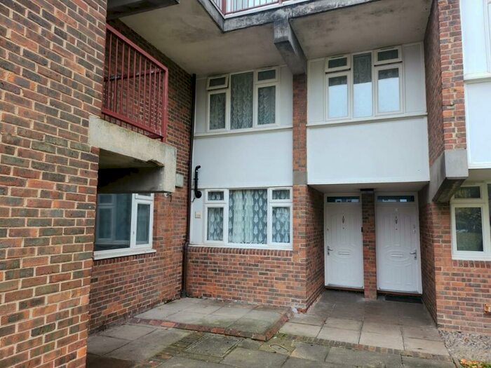 3 Bedroom Maisonette To Rent In Bentham Walk, London, NW10