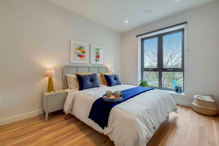 3 Bedroom Flat To Rent In Lyons Dock, Greenford, UB6